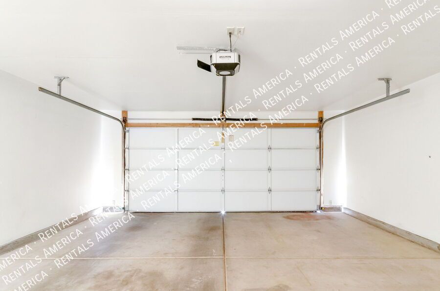 Great location on NW side property image