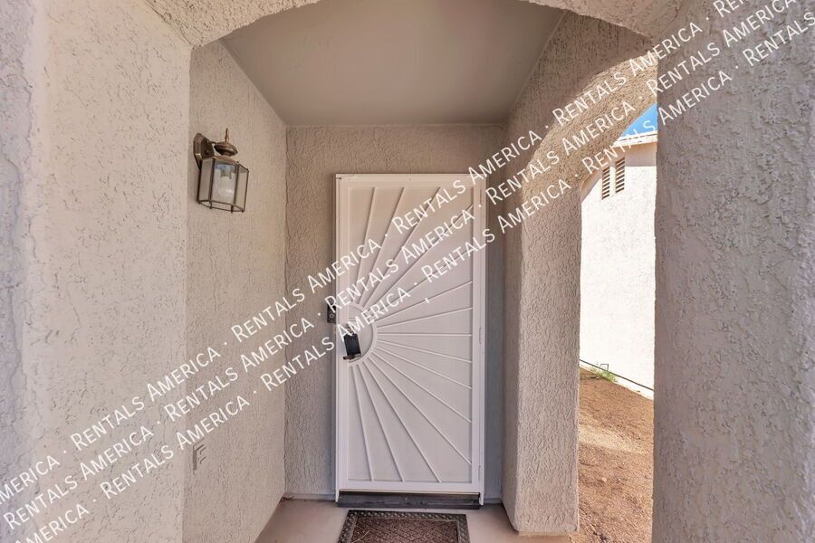 4 bedroom house SPECIAL: $300 OFF YOUR 1ST MONTHS RENT!!! property image
