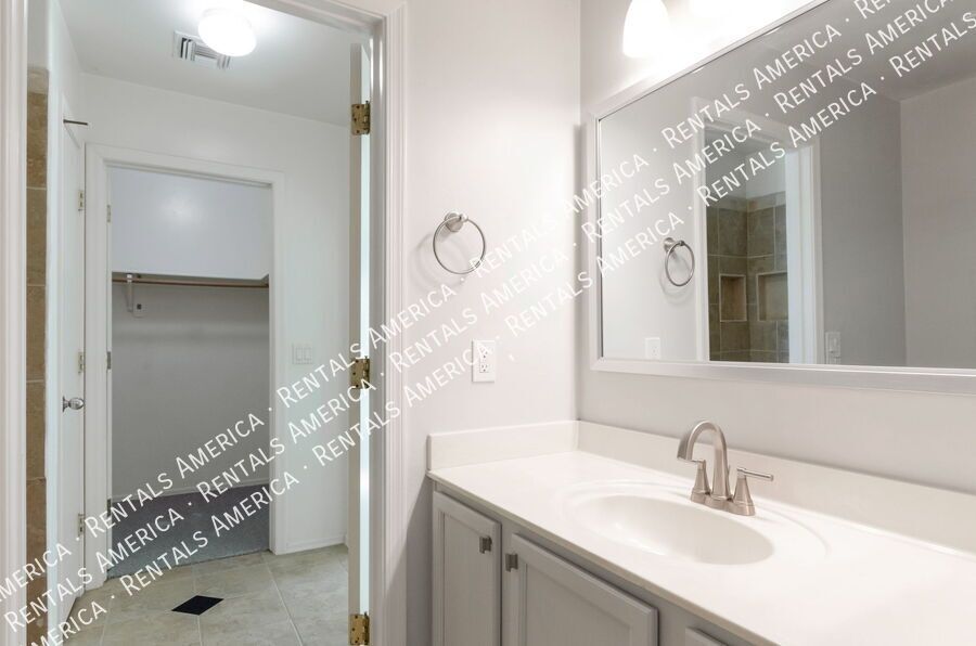 Beautiful, spacious, and move-in ready! property image