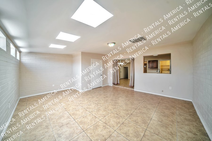 Move in special! Spacious 3 bedroom townhome in East Tucson property image