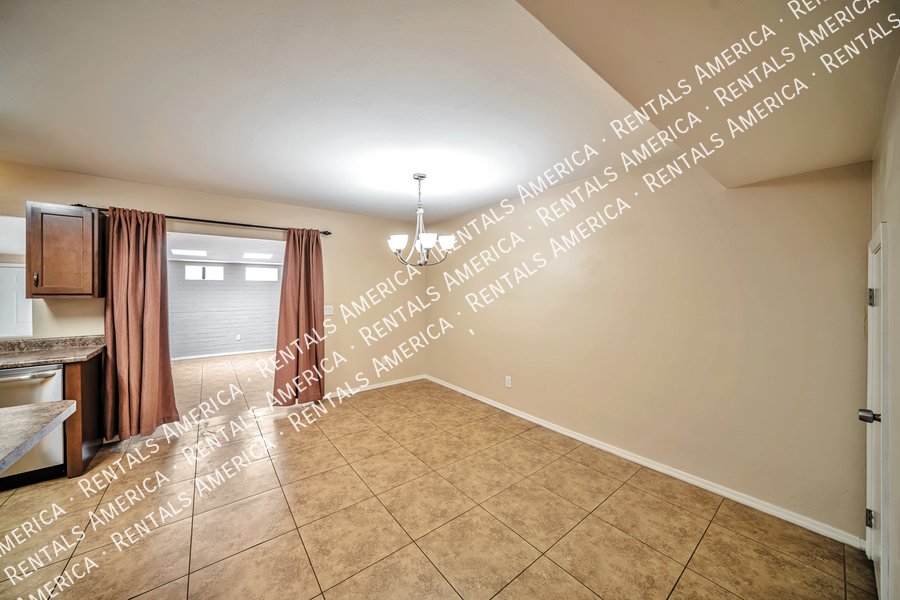 Move in special! Spacious 3 bedroom townhome in East Tucson property image