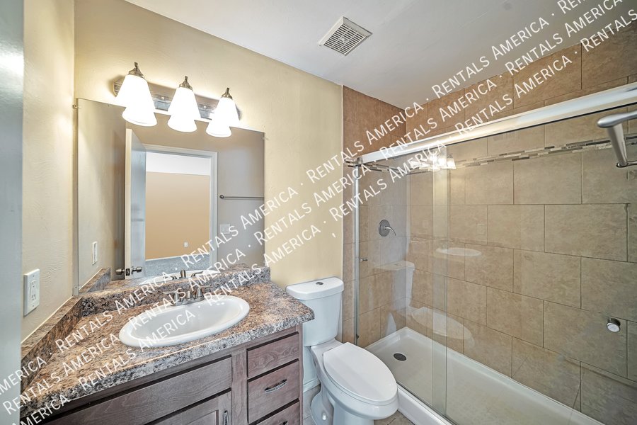 Move in special! Spacious 3 bedroom townhome in East Tucson property image