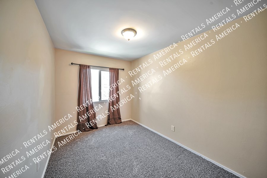 Move in special! Spacious 3 bedroom townhome in East Tucson property image