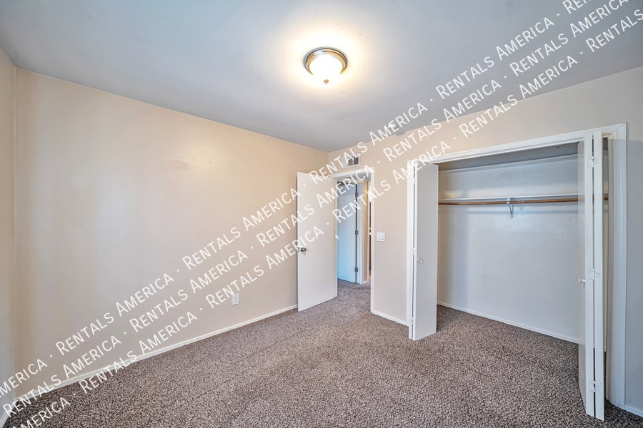 Move in special! Spacious 3 bedroom townhome in East Tucson property image