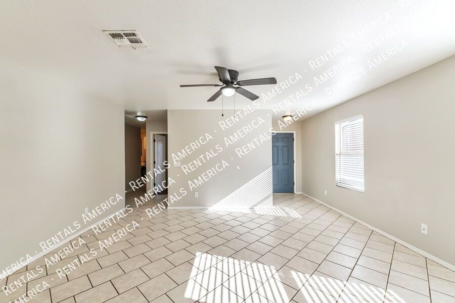 Charming 3 bedroom - 2 bathroom home! property image