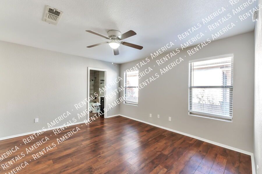 Charming 3 bedroom - 2 bathroom home! property image