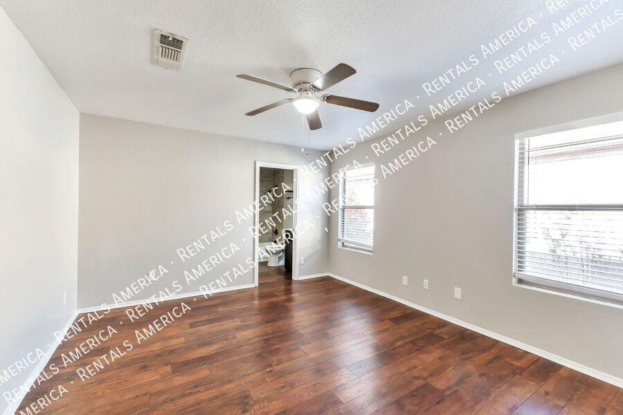 Charming 3 bedroom - 2 bathroom home! property image