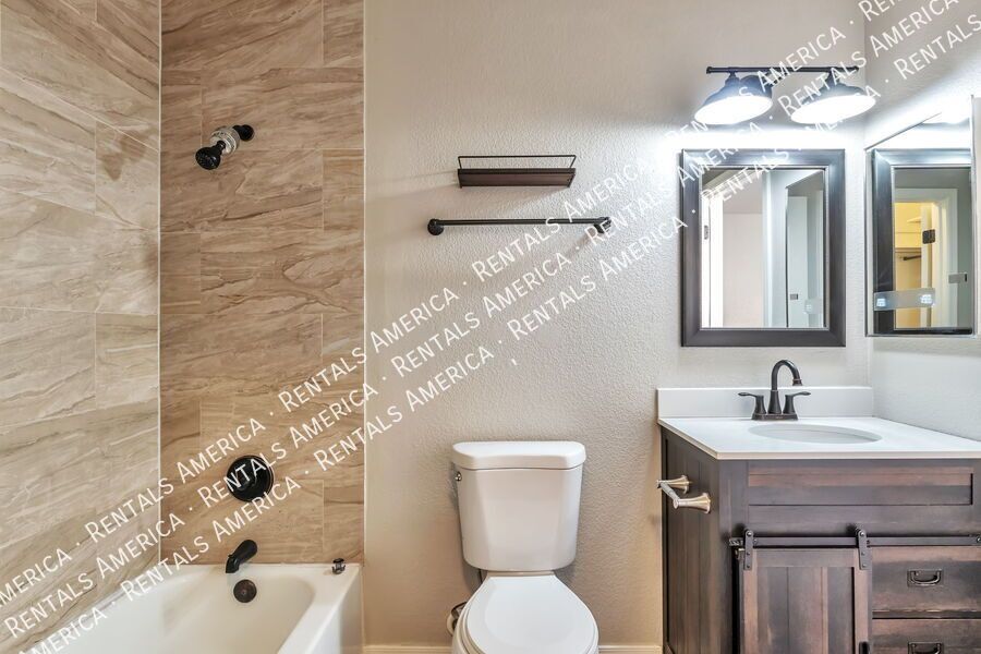 Charming 3 bedroom - 2 bathroom home! property image