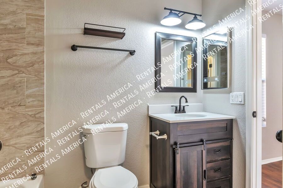 Charming 3 bedroom - 2 bathroom home! property image