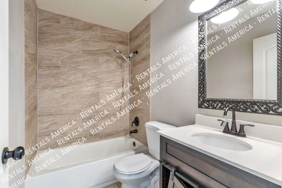 Charming 3 bedroom - 2 bathroom home! property image