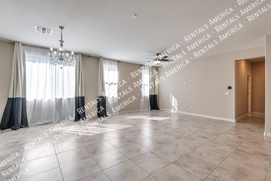 Stunning 4 Bedroom in Gated Community! property image