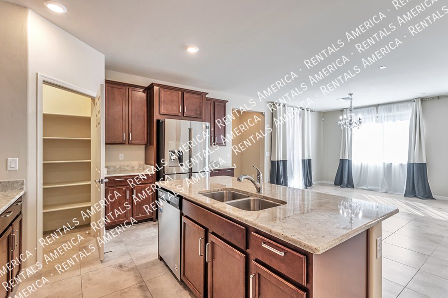 Stunning 4 Bedroom in Gated Community! property image