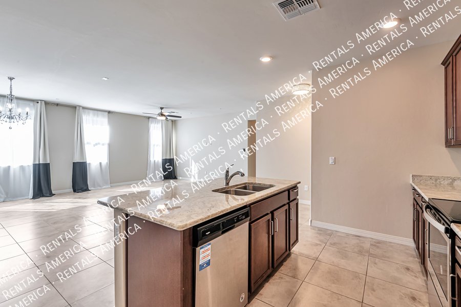 Stunning 4 Bedroom in Gated Community! property image