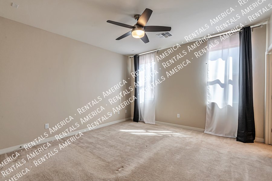 Stunning 4 Bedroom in Gated Community! property image