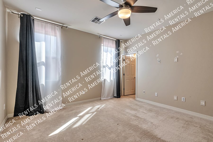 Stunning 4 Bedroom in Gated Community! property image