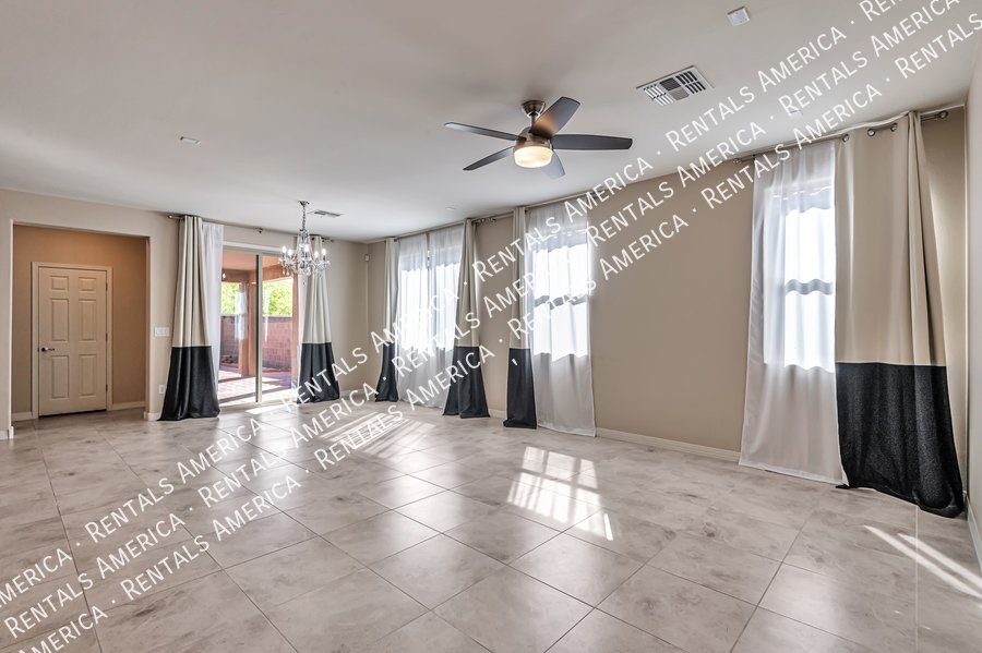 Stunning 4 Bedroom in Gated Community! property image