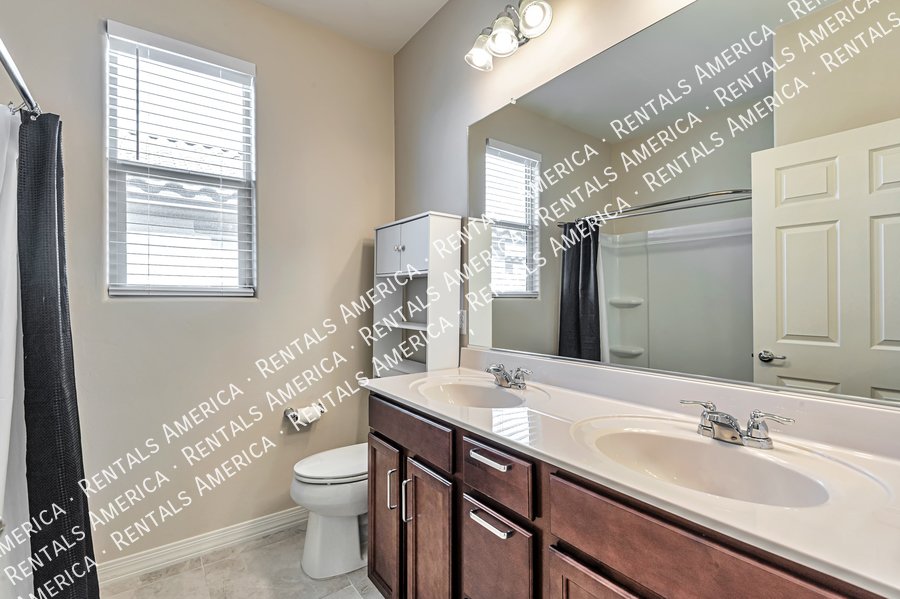 Stunning 4 Bedroom in Gated Community! property image