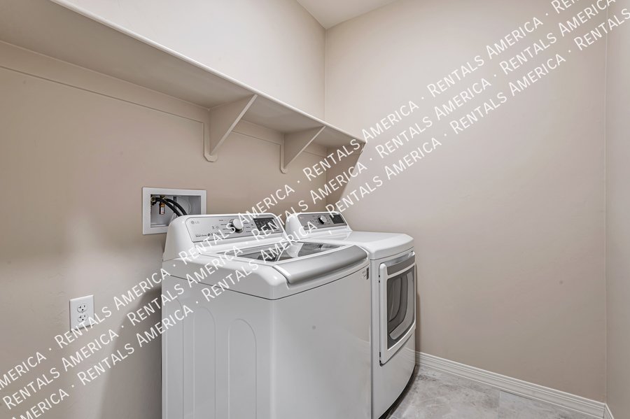 Stunning 4 Bedroom in Gated Community! property image