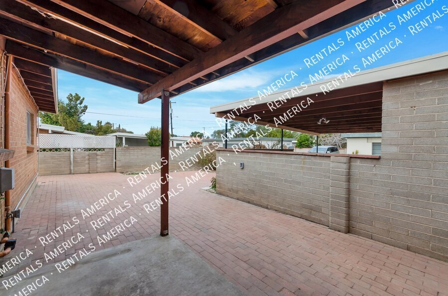 Remodeled 2 bedrooms, 2 baths, masonry home!!! property image