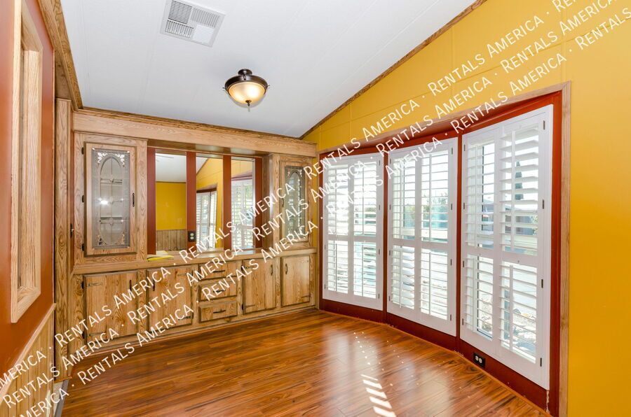 Charming 2 Bed / 2 Bath Manufactured Home in Quiet 55+ Oro Valley property image