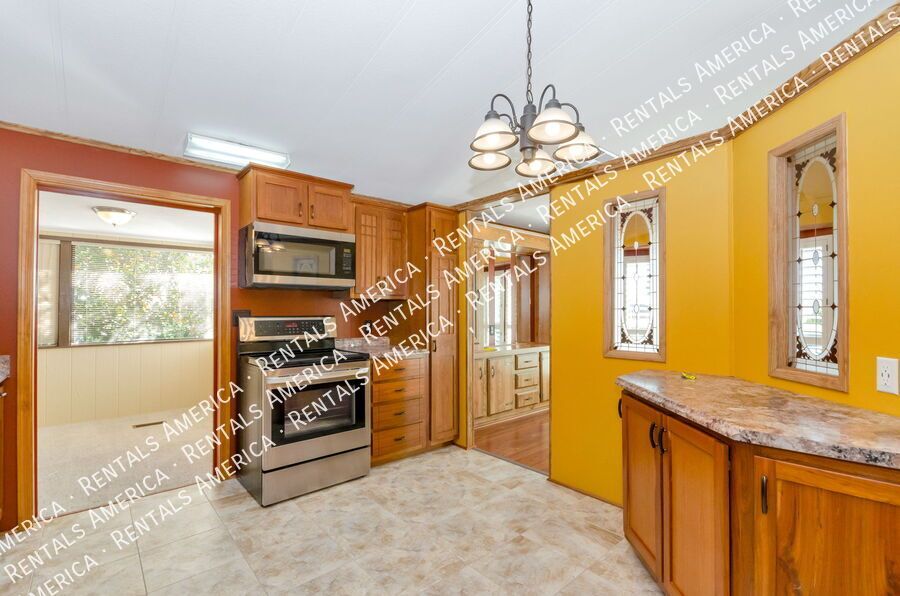 Charming 2 Bed / 2 Bath Manufactured Home in Quiet 55+ Oro Valley property image