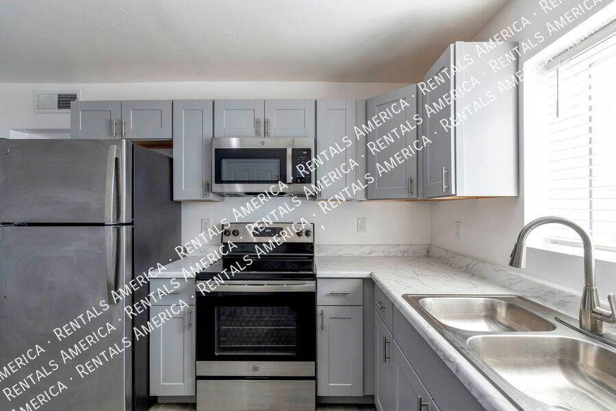 $400 off M/I for this Beautiful Renovated 3bdrm 2 bath! property image