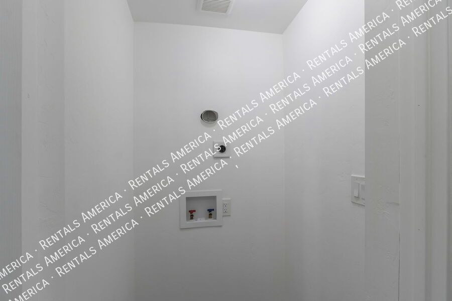 $400 off M/I for this Beautiful Renovated 3bdrm 2 bath! property image