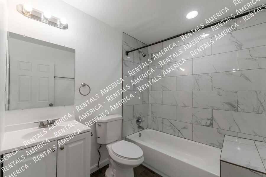 $400 off M/I for this Beautiful Renovated 3bdrm 2 bath! property image