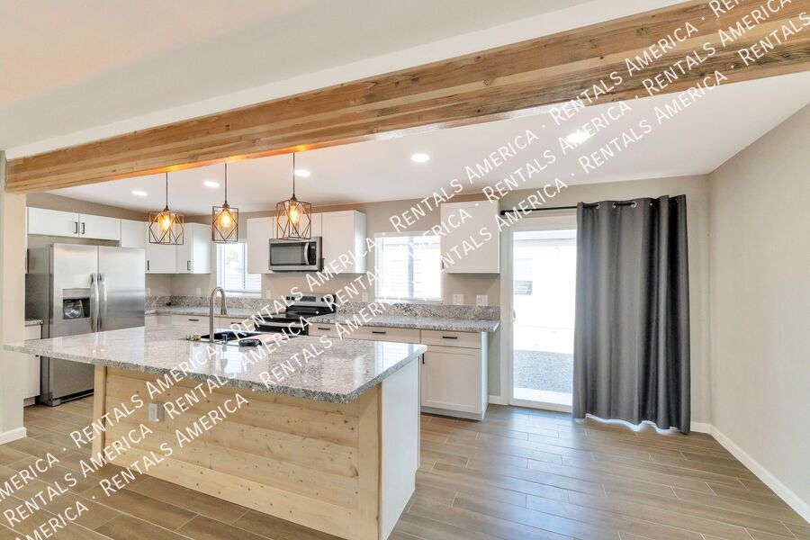 Newly remodeled, great east side location! property image