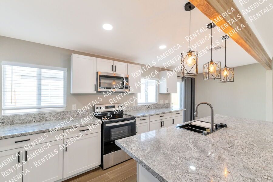 Newly remodeled, great east side location! property image