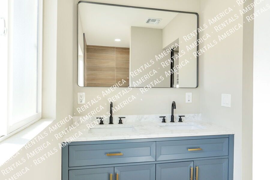 Newly remodeled, great east side location! property image