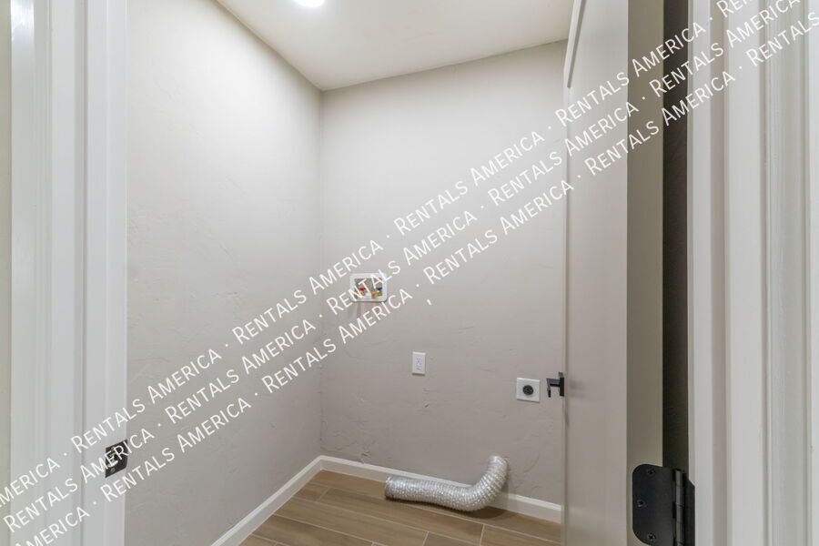 Newly remodeled, great east side location! property image