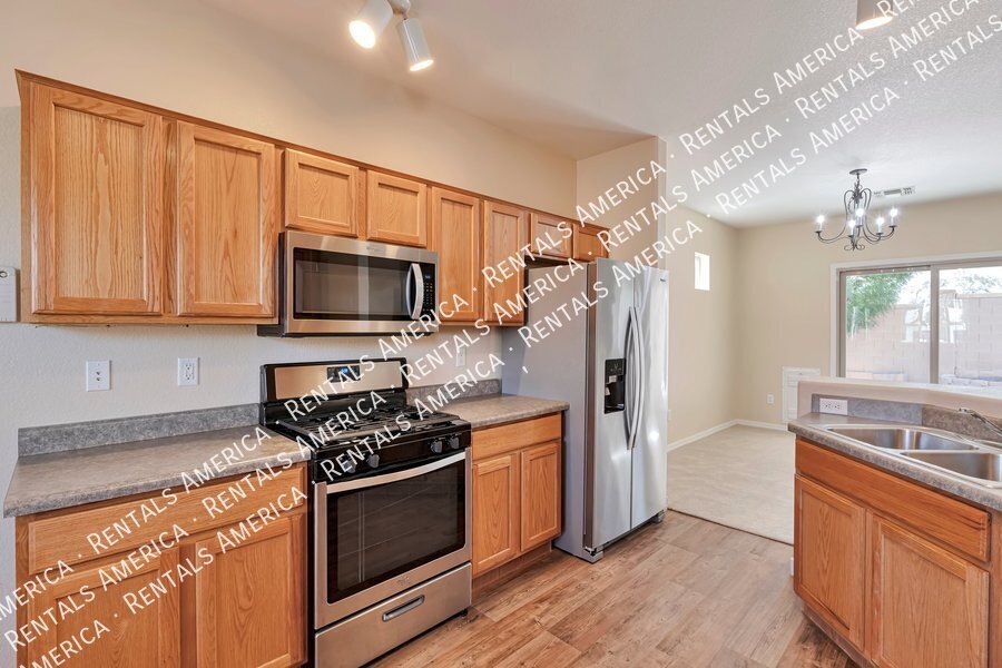 Available now beautiful 3-bedroom 2.5 bath property image