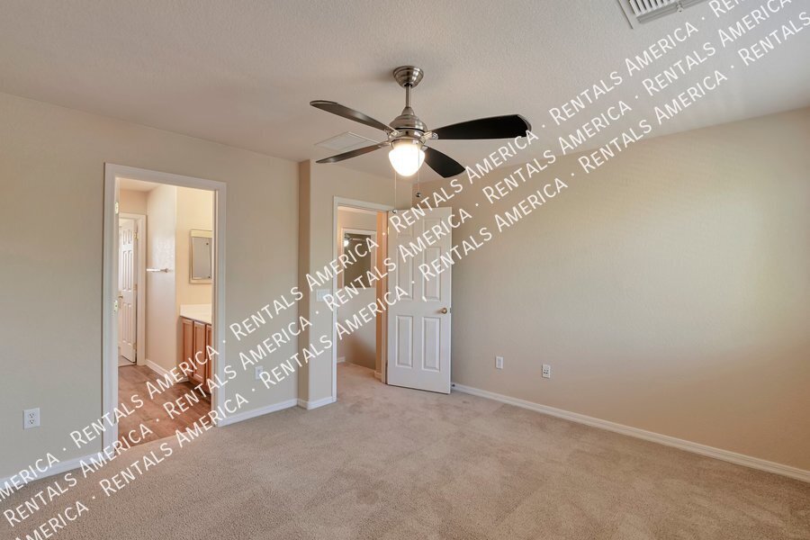 Available now beautiful 3-bedroom 2.5 bath property image