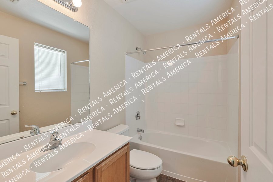 Available now beautiful 3-bedroom 2.5 bath property image