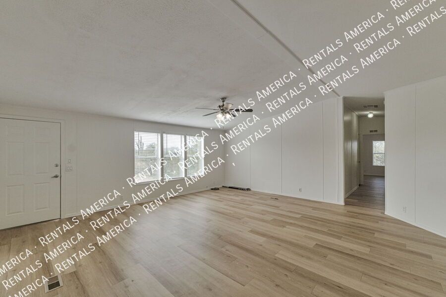 3 Bed / 2 Bath Home on 1.7 Fully Fenced Acres ? Picture Rocks property image