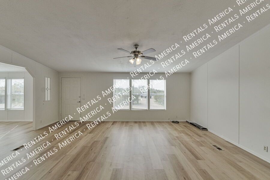 3 Bed / 2 Bath Home on 1.7 Fully Fenced Acres ? Picture Rocks property image