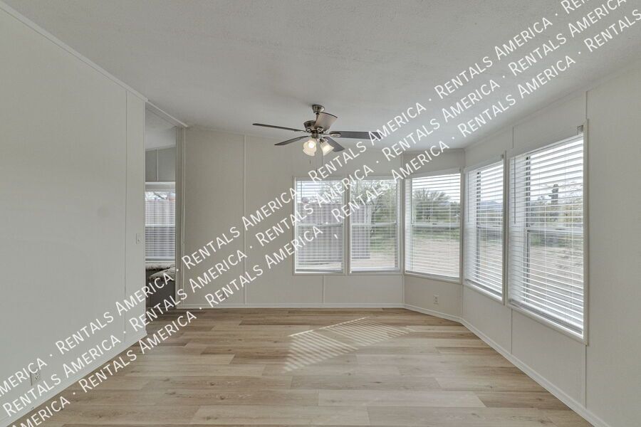 3 Bed / 2 Bath Home on 1.7 Fully Fenced Acres ? Picture Rocks property image