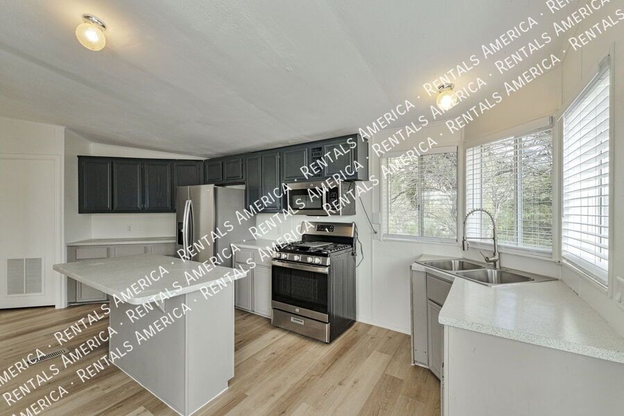 3 Bed / 2 Bath Home on 1.7 Fully Fenced Acres ? Picture Rocks property image