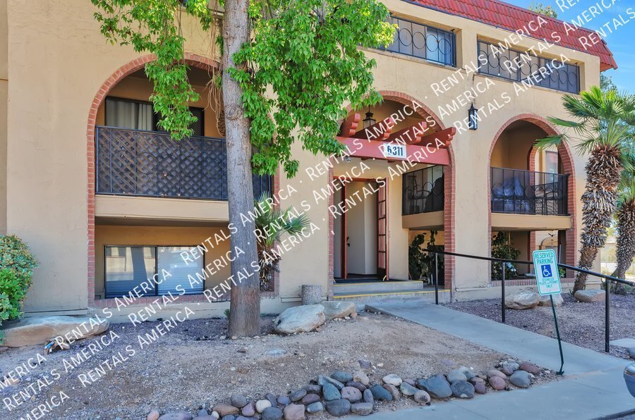 NW LARGE 1 bedroom 1 bath Condo w/ Community Pool property image