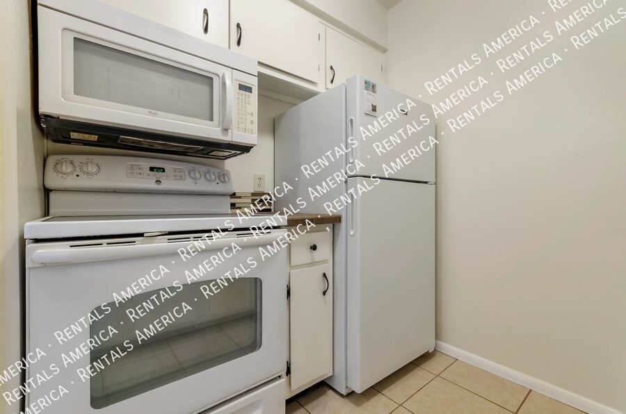 NW LARGE 1 bedroom 1 bath Condo w/ Community Pool property image