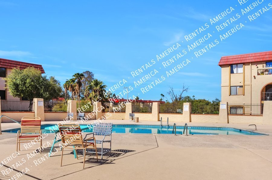 NW LARGE 1 bedroom 1 bath Condo w/ Community Pool property image