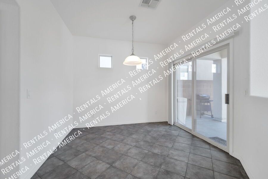 Spectacular 3bdrm 2.5 Bath property image