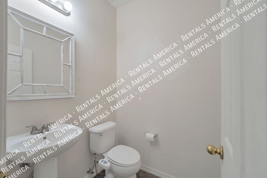 Spectacular 3bdrm 2.5 Bath property image