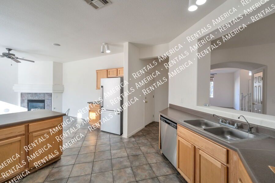 Spectacular 3bdrm 2.5 Bath property image