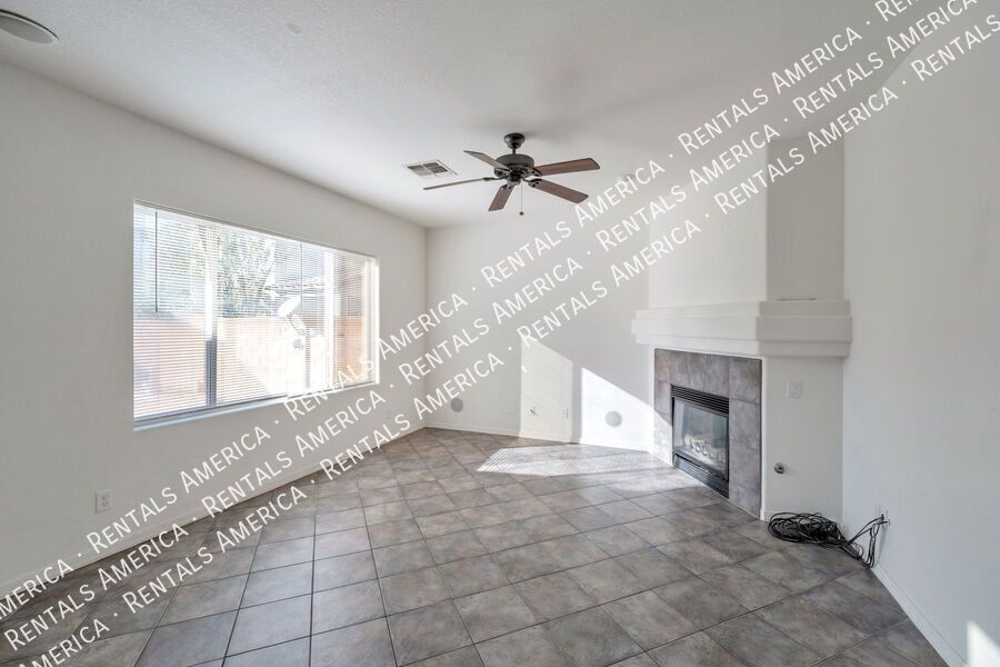 Spectacular 3bdrm 2.5 Bath property image