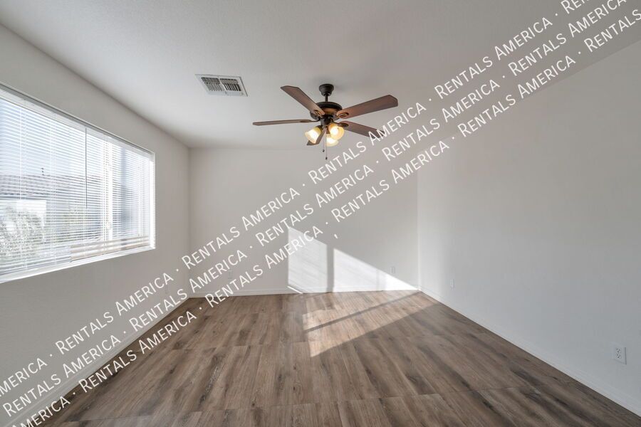 Spectacular 3bdrm 2.5 Bath property image