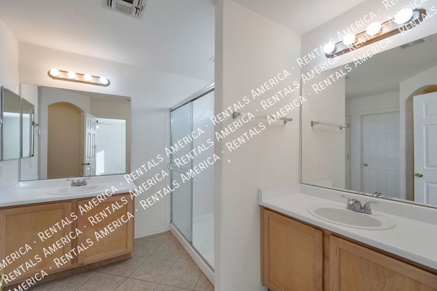 Spectacular 3bdrm 2.5 Bath property image