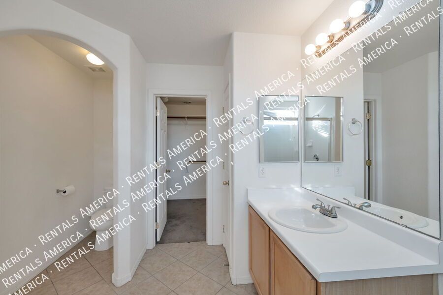 Spectacular 3bdrm 2.5 Bath property image