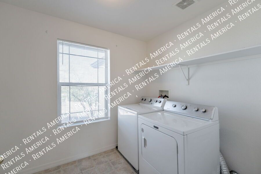 Spectacular 3bdrm 2.5 Bath property image